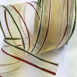 Fita aramada dourada com listras laterais vermelha e verde.